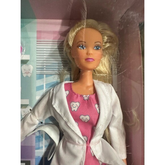 Steffi Love Child Dentist Doll Playset Blonde with Acessories 11 1/2" Simba Toys - Picture 5 of 8